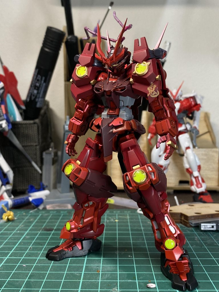 鎧をパージし、タイマン性能を上げた形態。防御力は低下するが、可動域の拡大と機体性能がアップする。