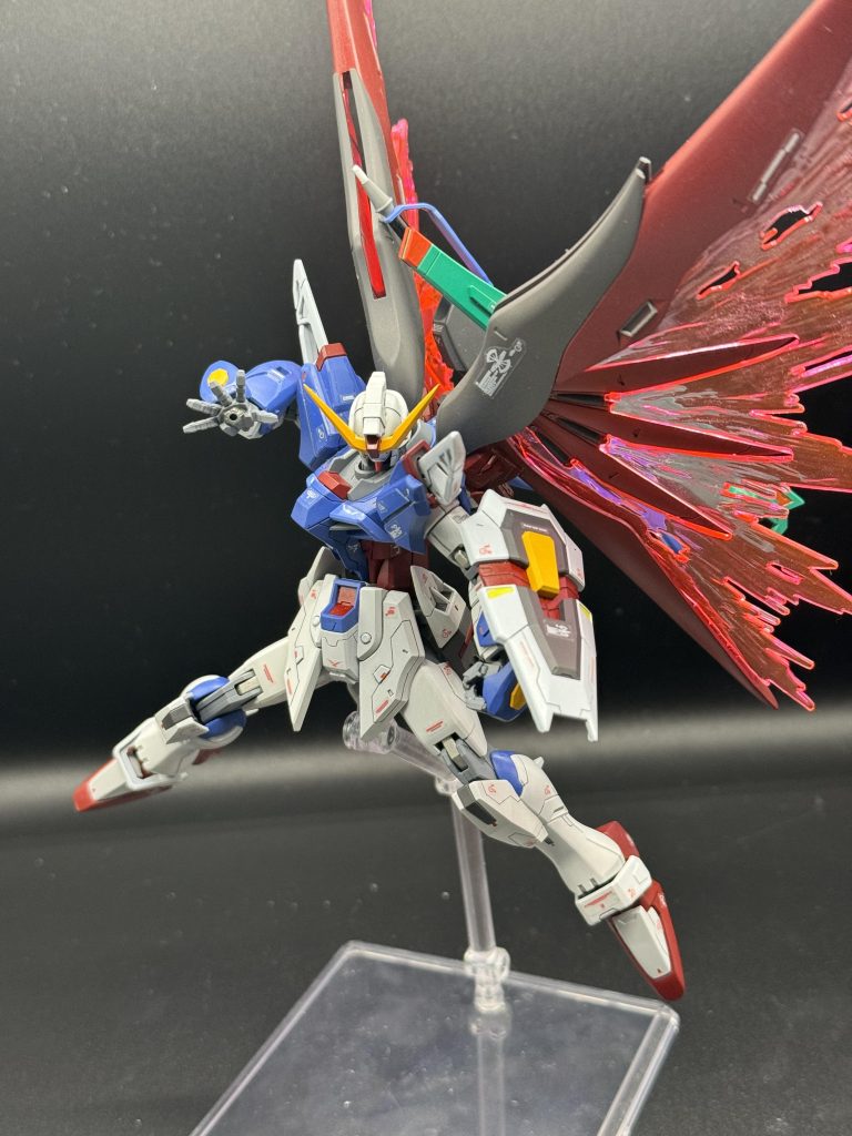 腰を2cm伸ばし羽を尖るようにモリ腰のサイドのやつ(名前わからん)をプラ板で増設あとは適当にスジ張り張りして終わるそれだけで満足いく作品になった