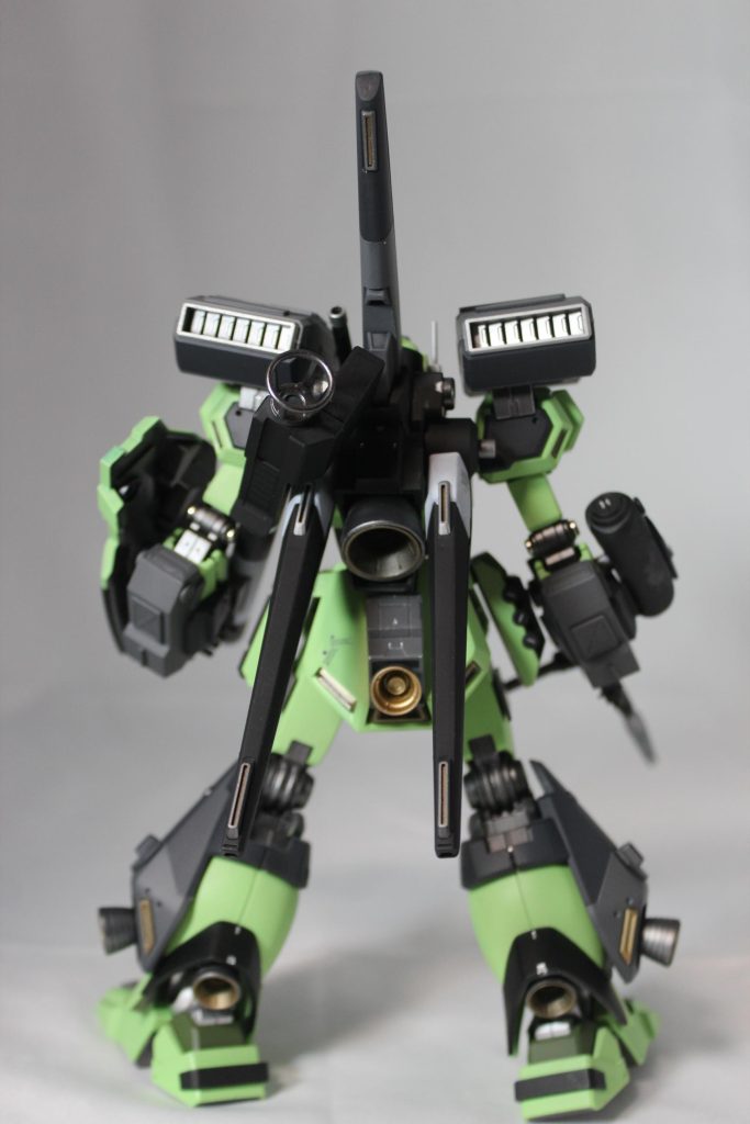 腰アーマが寂しかったので追加ブースターをセット。