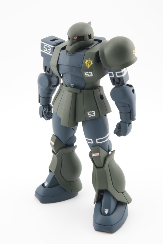 胸の部分だけHGUCザクIを使用してあとはリバイブザクを加工してます。