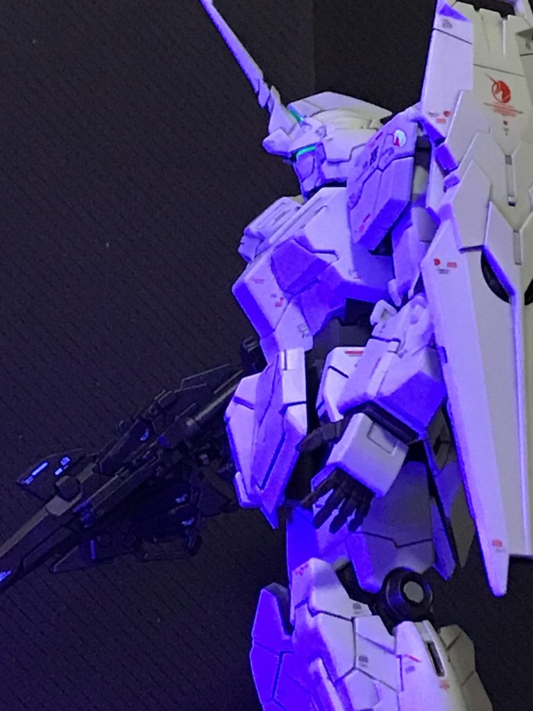 ブラックライト照射 4 左側面。