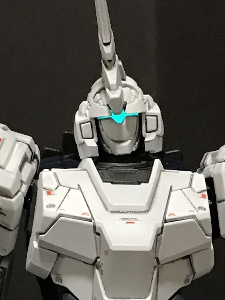 バストアップです。バイザーは蛍光仕上げにしています。