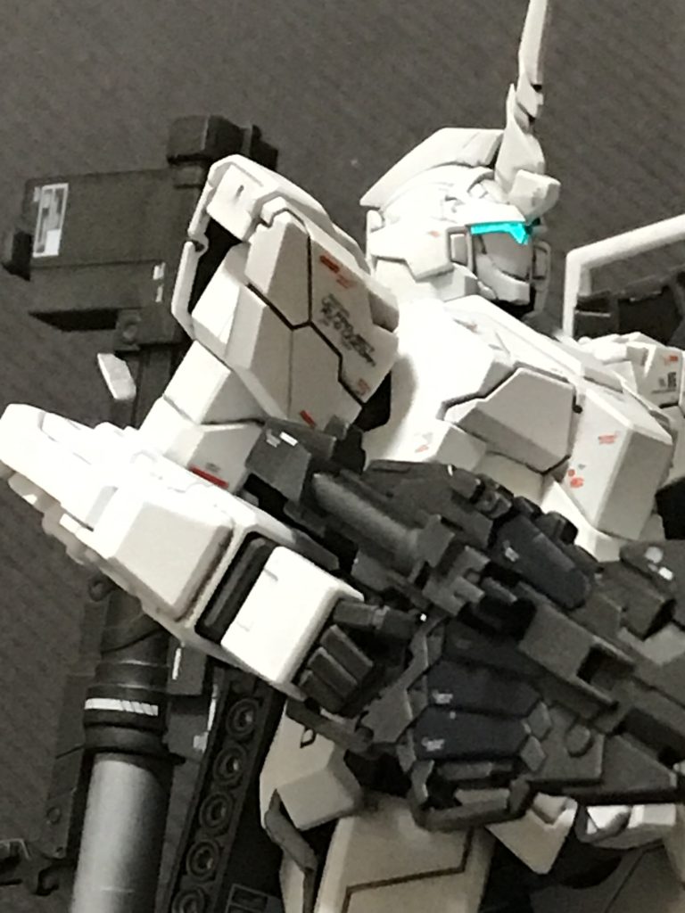 ビッグマグナムはキットには付属していませんが、バンシィノルンの余剰パーツを流用。