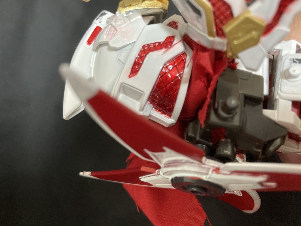 今回赤いサイコフレーム部分(あとオリジナルで黒い鎖帷子パーツも赤に)はキャンディ塗装で厚みのある赤に( ´ ▽ ` )初めてやりましたが、結果憧れていたので良い感じになって嬉しいです\\\\٩( 'ω' )و ////