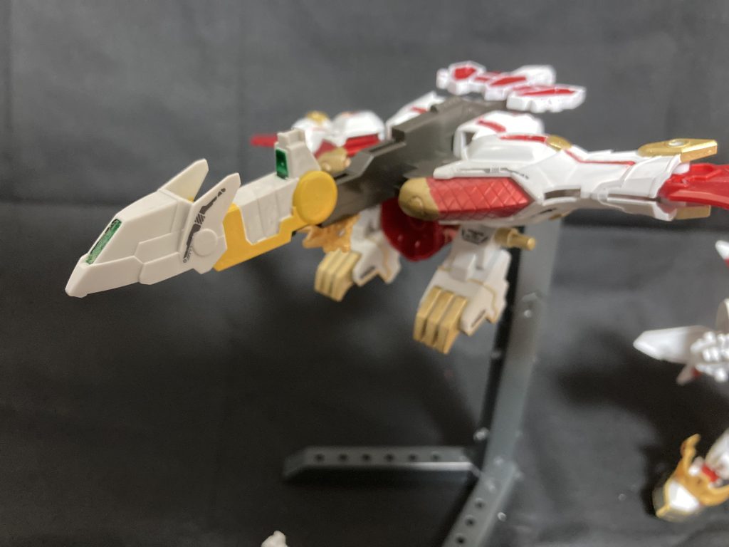 武装装甲八鳥、この子もほぼ塗装しつつ一部デカール( ´ ▽ ` )爪は合体時に手につくので、劇中の黄色から金にしました