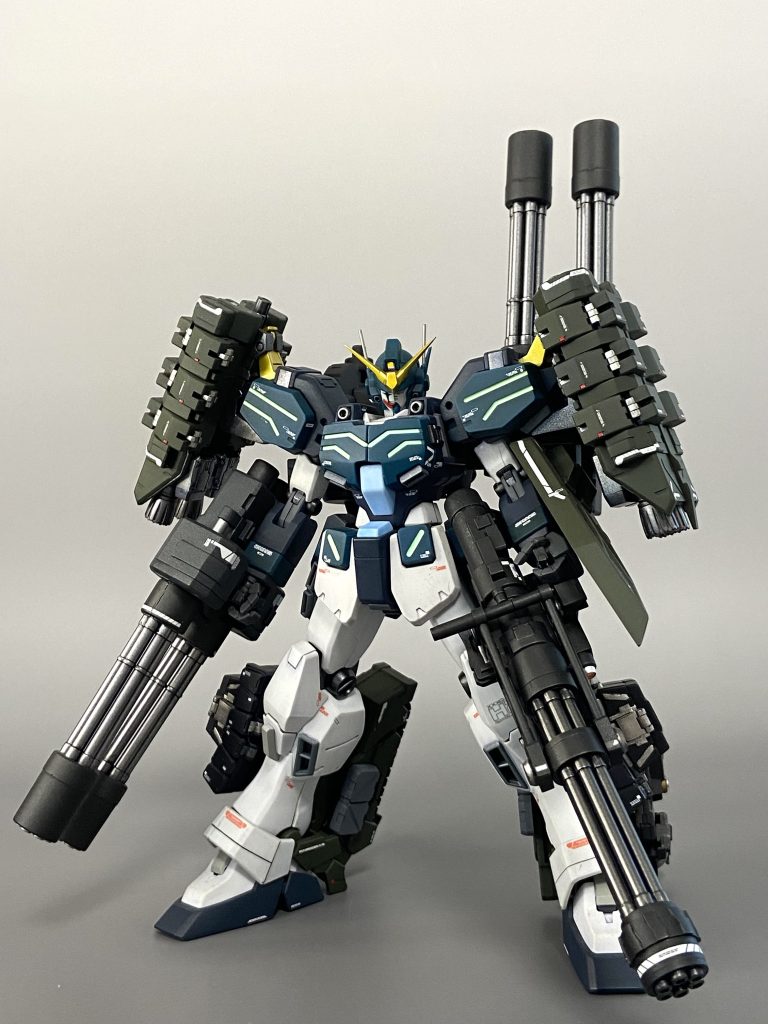 イーゲル装備にはオレンジのアーリータイプも丸々付属しています。従ってビームガトリングとダブルガトリングの同時搭載も可能となります👍