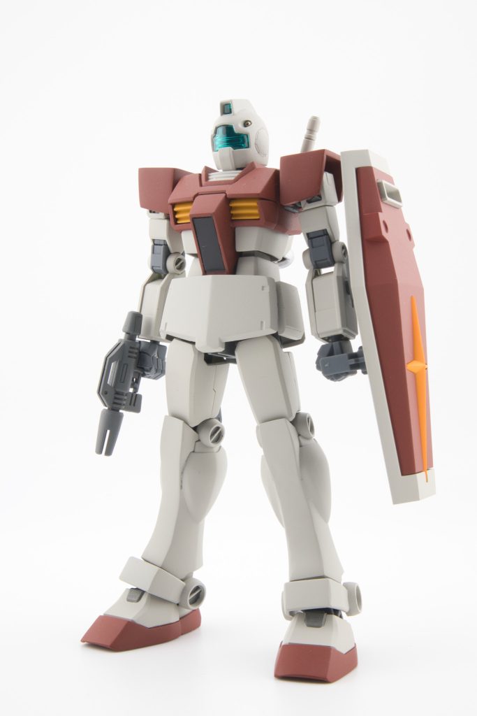 頭部、肩、腰アーマー、ビームスプレーガンはHGUCジムから。それ以外はEGガンダム。