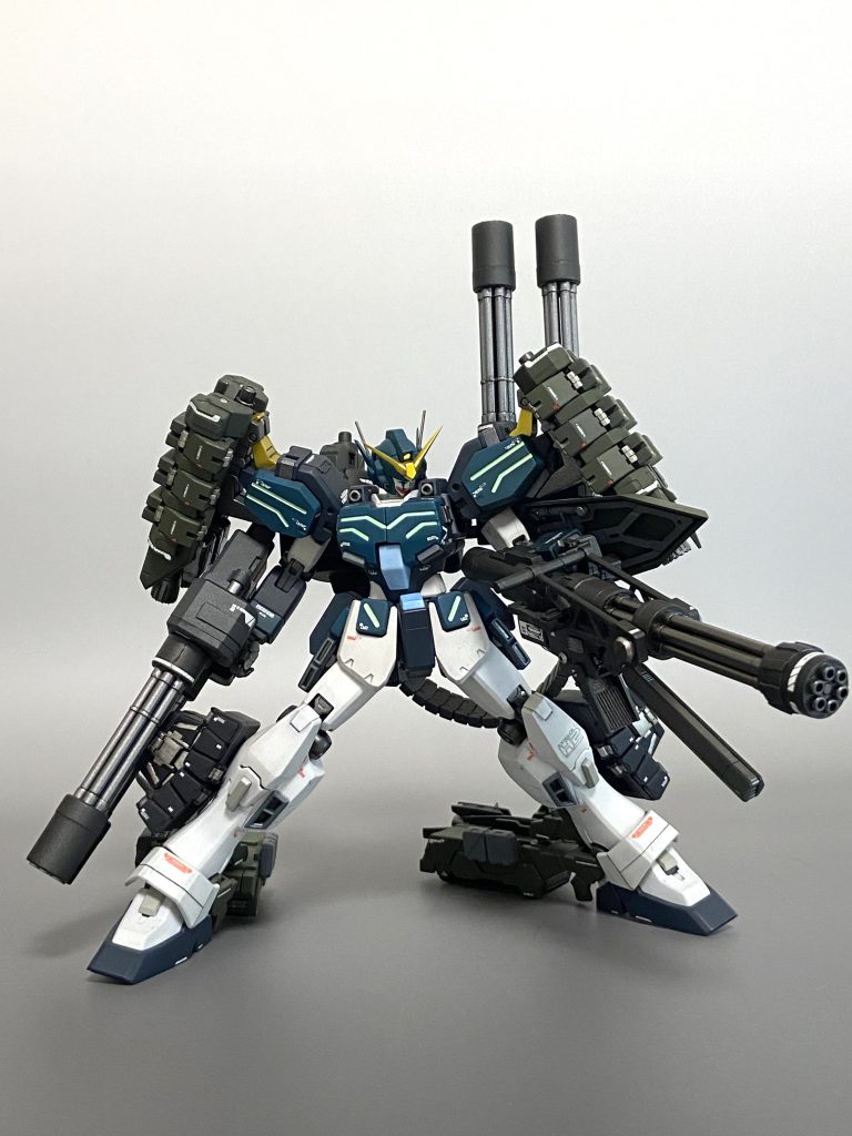 ビームガトリングには謎のパーツ展開ギミックがあります。純粋な火力ならビームガトリング、手数や取り回しを重視するならダブルガトリングといった棲み分けかなと思っています。