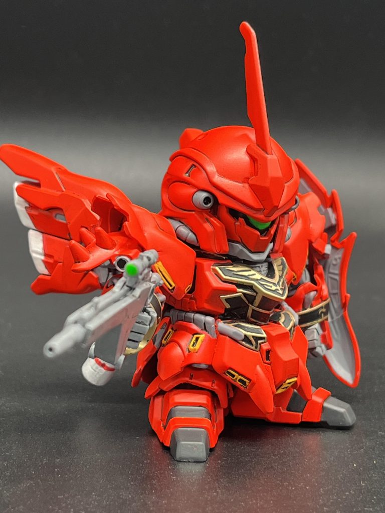 ライフルはキットのままだとペラペラなのでプラ板で挟んで適当にディテールを彫り彫り。