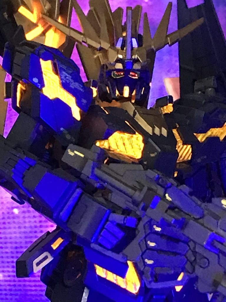 HGUCは可変機構がオミットされているので、固定でのポージングが取りやすいです。