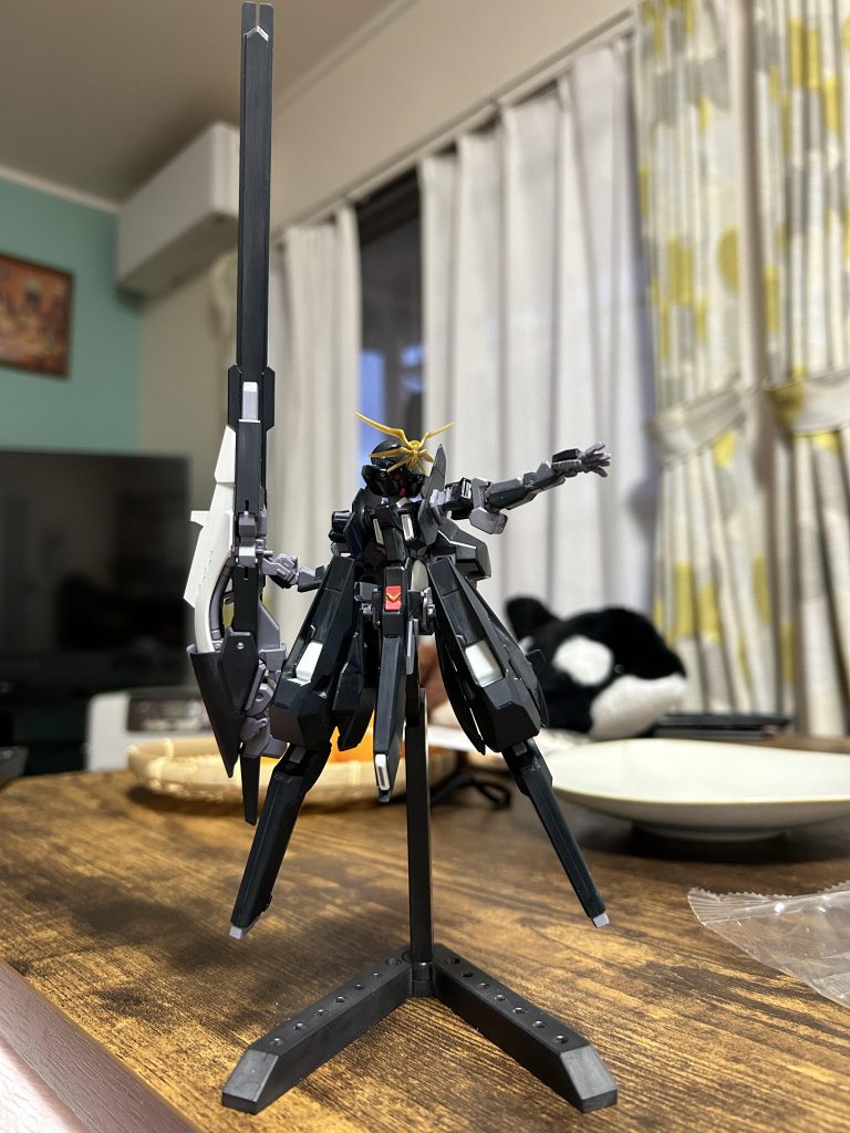 今回は普段やったことのなかったヒケ処理をしてみました。サフなしヤスリがけオンリーですけど、こんなにヒケてるのか！って気づけたし、手間かけた分仕上がりが良いし愛着も湧きますね。