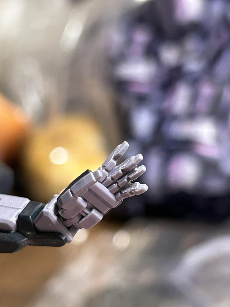 指先、ちょっと細く、ちょっと長さ調整。あとは写真ないですけどスネの合わせ目を消すために後ハメ加工してあります。とりあえず以上となります！まだちょこちょこいじりながら、ながーく楽しもうと思いまーす！