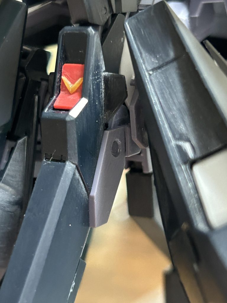 同様に股間部の凸→凹に。