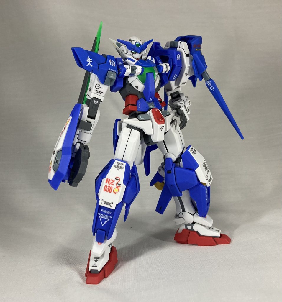 アシンメトリーかつ出来るだけアメイジングエクシアからかけ離すために余剰パーツやジャンクにあったアヴァランチで改造、どことなく武将のような?忍者のような?感じになりました