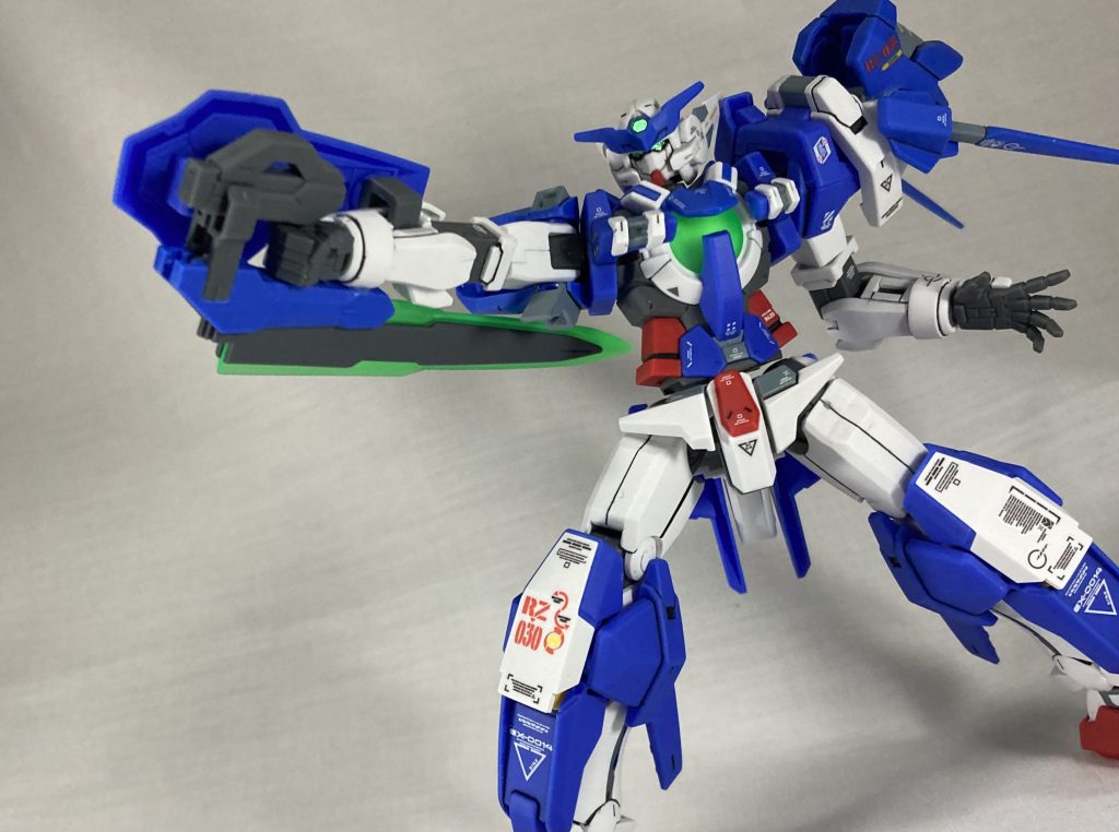 この武器って「エクシアのやつ」って感じで覚えてて名前知らなかったんですけど『GNソード改』って名前だったのか…ピストルにもなるしデカくて映えるしデザインかっこいいし好き