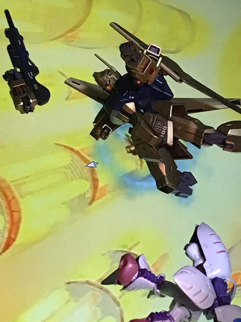 コロニーレーザー内1。ハマーン「こんな処で朽ち果てる己の身を呪うがいいっ!」