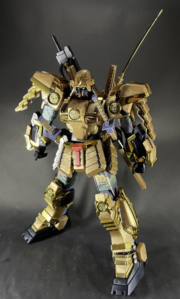 素立ちの状態！金メッキのパーツがいい感じのキットです♪