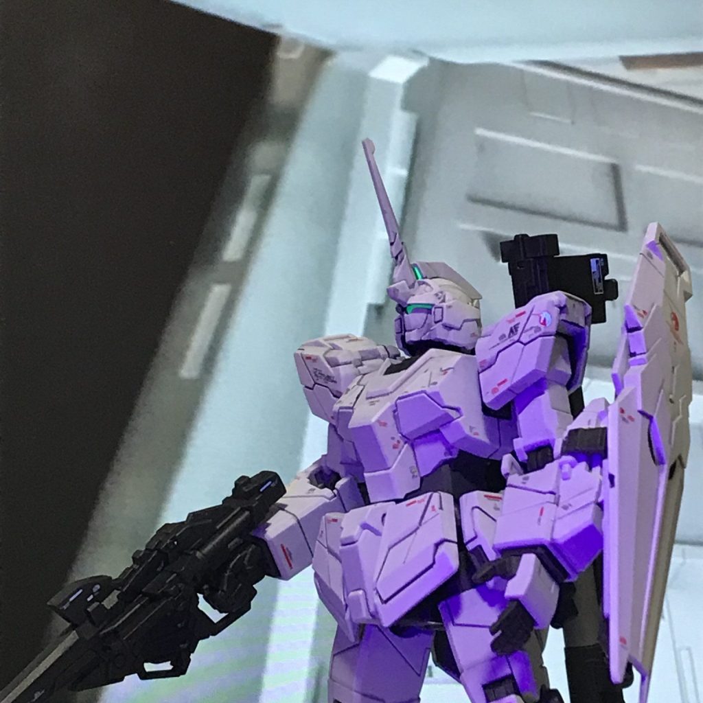 ユニコーンガンダム　完成品【ブラックライト・スタンド付き】 ユニコーンガンダム 完成品【ブラックライト・スタンド付き】 - メルカリ