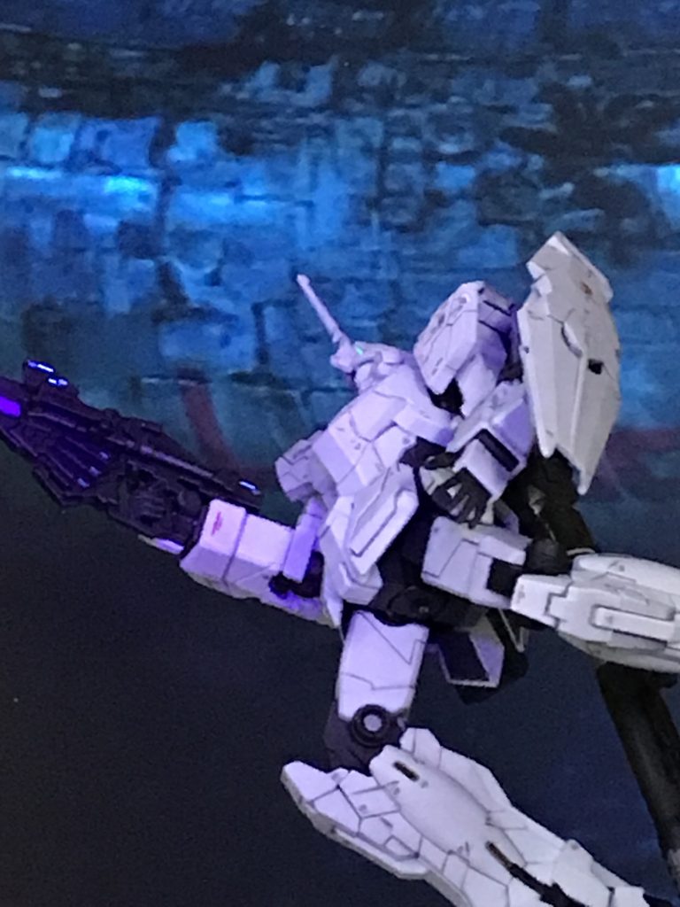 ラプラス調査に向かうユニコーン。ダグザさん同乗中。「個人の力では変えられないし、変えようとする気すら起こさせない。どんな組織でも起こることだ。が、かと言って維持存続の本能に呑み込まれた歯車を悪と断ずることもできない」「『箱』は百年の間、ただそこにあり続けさえすればよかった」