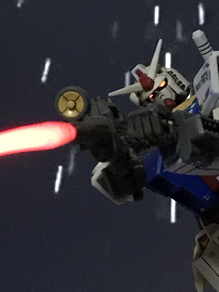 可動域が広いので射撃ポーズもキマリます。