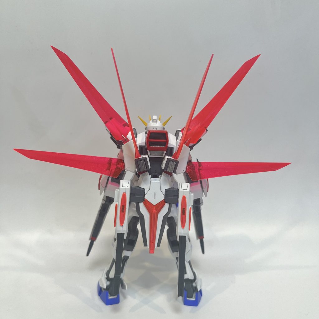 ホワイト ブリュンヒルデホワイトブルー ブライトロイヤルブルー赤 ハーマンレッドイエロー サンシャインイエローベースに調色フレーム 連邦グレーにホワイト少量グレー メカサフスーパーヘビークリア ラフシルバー薄めに上から蛍光レッドウィングはギャラクシーコスモスのクリア版から拝借し蛍光レッドで塗装