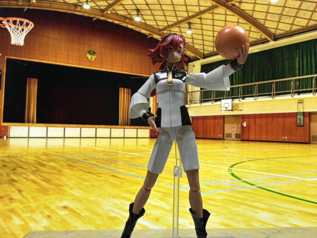 ハロがボールにしか見えず、背景は体育館でw