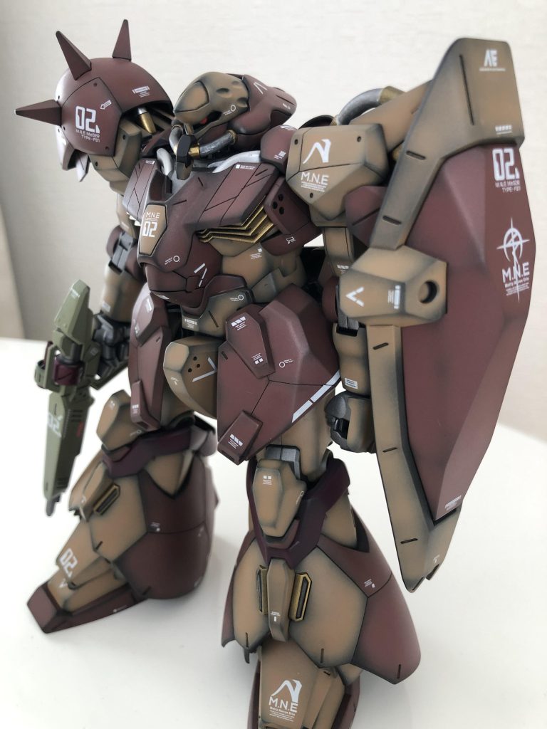 今回は筋彫りメインで作成してみました😊メッサーの重厚さが際立つように塗装も渋めで、なるべく明るくならないように気をつけながらグラデーション入れてみました😊