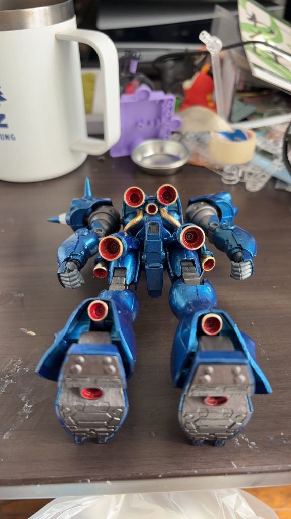 バーニアは周りは金、中を赤に塗りました