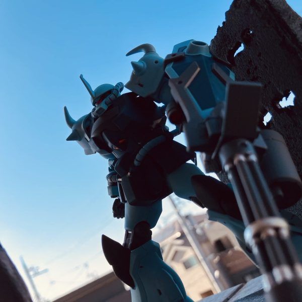 グフカスタムとジオラマ