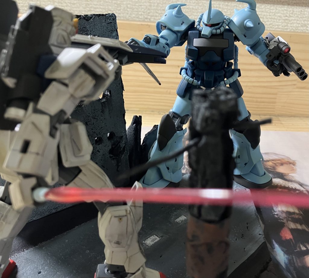 最後に陸戦型ガンダムとツーショットで♩ グフカスタムのポーズがイマイチ決まらん…最後まで見てくれてありがとう!ー