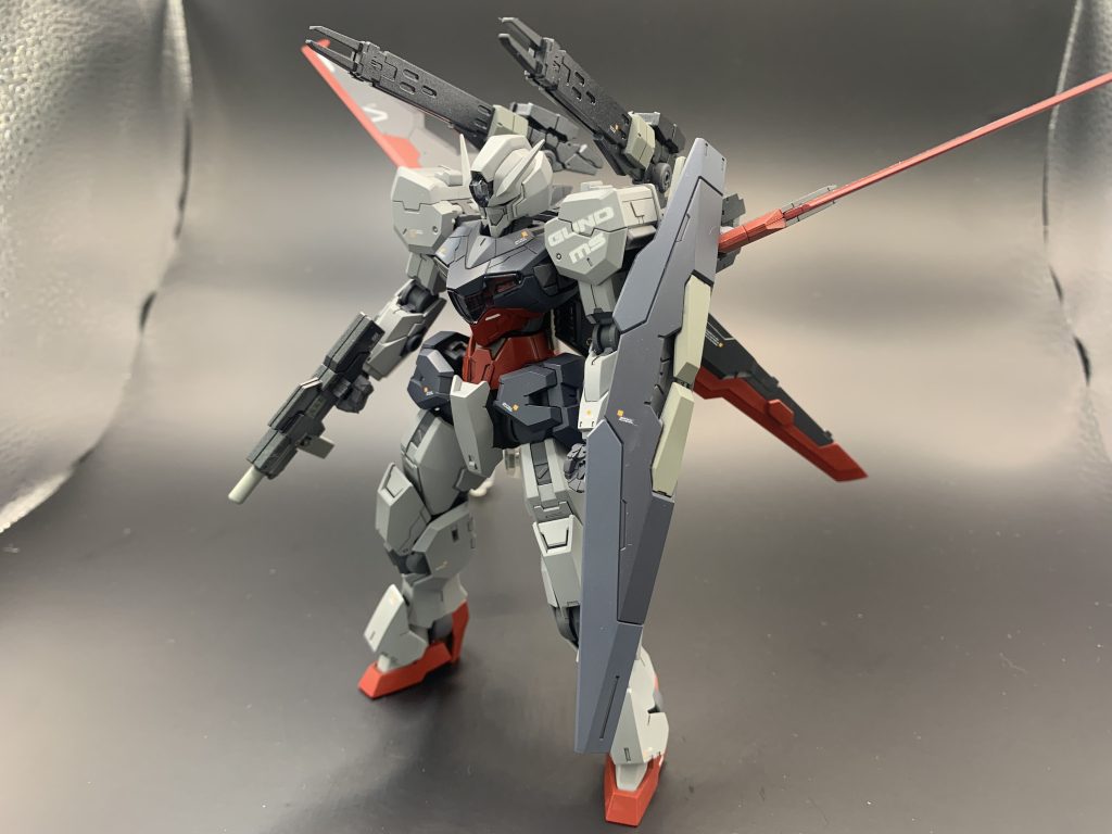 全身。カラーリングは腹部と足先を赤に変更し、スローターダガーに寄せてます。