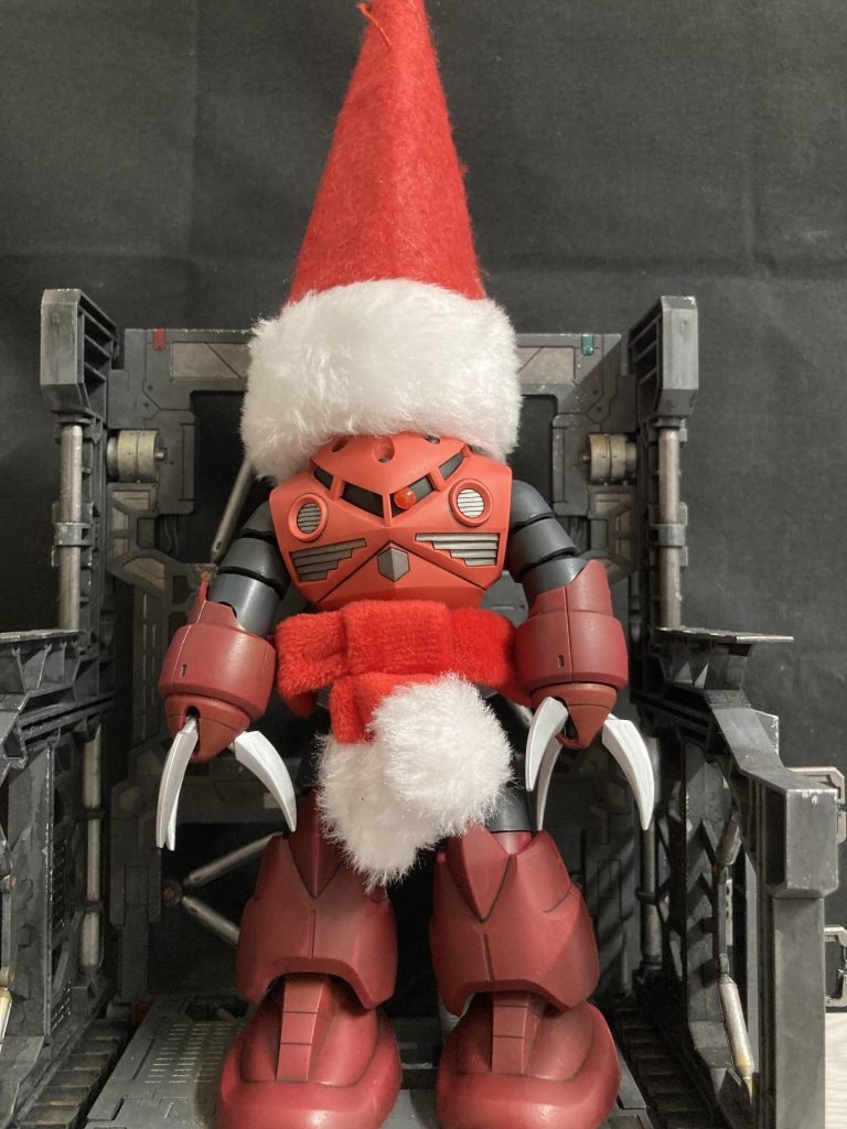 部分塗装に艶消し、リアルタッチマーカーで少し汚れ。モノアイはHアイズで裏面に100均磁石を取り付け一応可動可能です。ただし磁石の±を考えずに取り付けた為思ったところに固定されません。マグネットシートで作った方がうまくいくかもしれません。