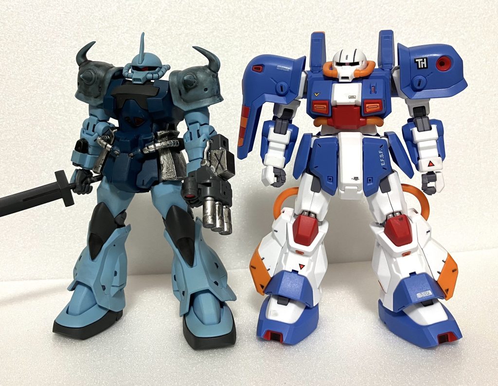 グフカスと並べてみるとゴツさが際立ちます。　少し前までグフカスはゴツい方だと思ってたのに細イケメンに見えはじめました。