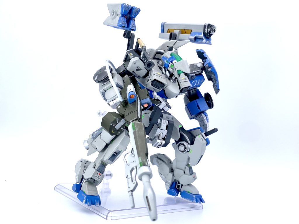 メインの武装はロングライフルのようなもの。デミバーディングのライフルを軸に砲身をチュチュデミライフルに変更。細かいセンサーとかは30mmのパーツ使ったり境界戦機のパーツ使った気がするッ!!