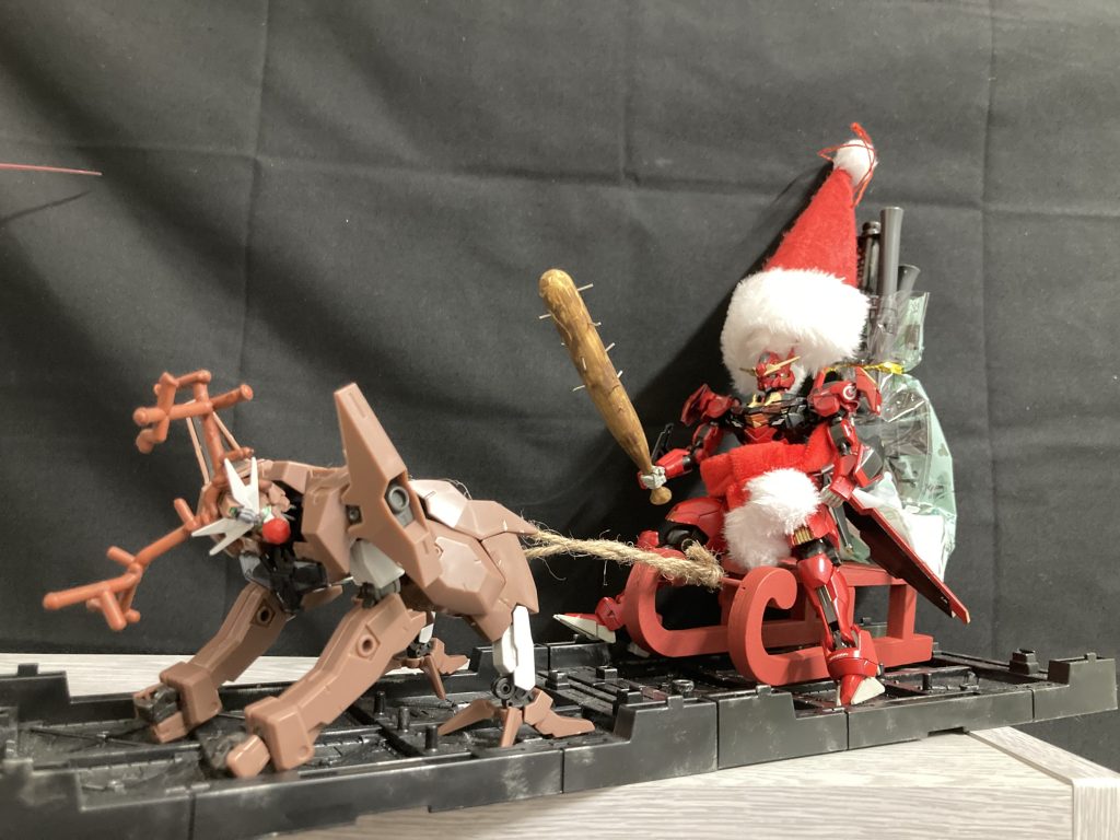 おまけ水星のメリークリスマスシャアズゴック用サンタ帽はエアリアルには大きすぎ。新しく作った方がいいですがあくまでおまけなので割愛