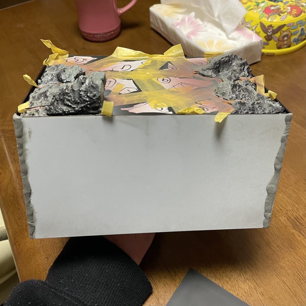 台座にプラ板を貼って、角はエポパで埋めました。