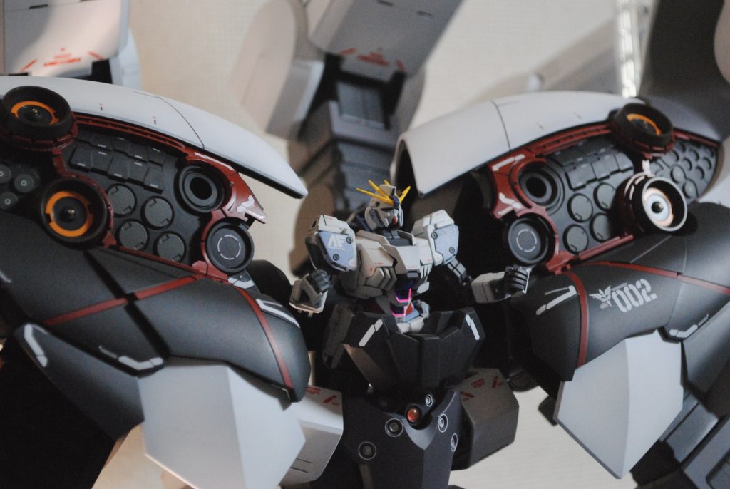 胸部周りウェポンラックのメカメカしさがお気に入り。「コロニーが吹き飛ぶぞ…」「ハハ…すげ」