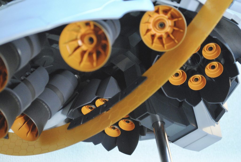 バーニア周りタンクで見えなくなってしまうのが残念…サイコシャードの溝にもクリアオレンジで墨入れしてるのですが写真だとあんまり分からないですね。