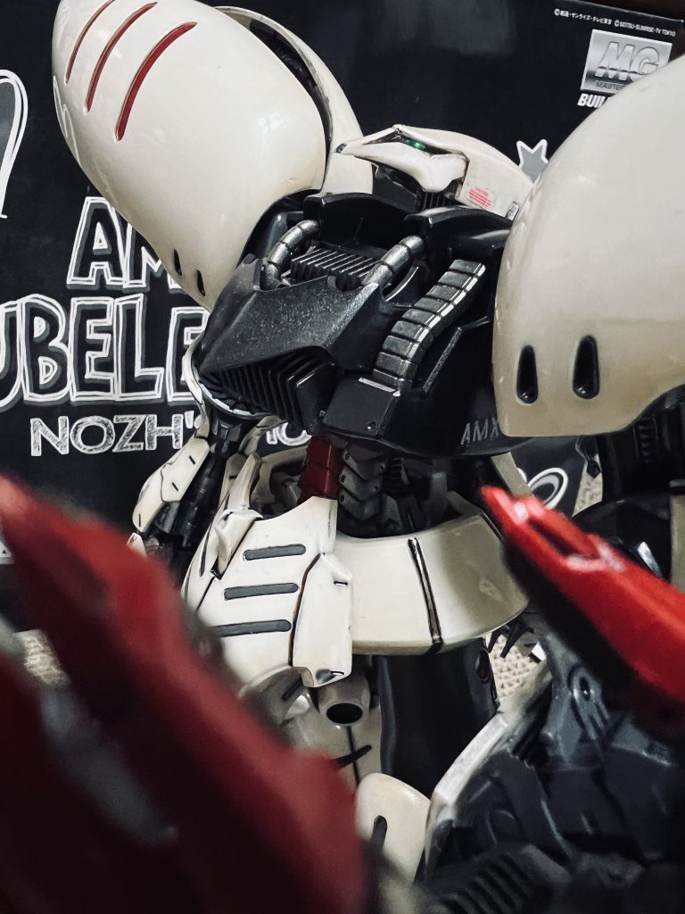 かなり雑な仕上がりですが、機体の造形に救われて、まあ…それなりに…と、思ってます。次回、頑張ります！ご観覧、有難うございました！！