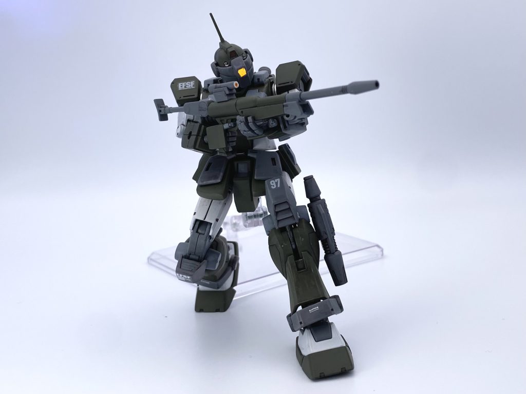 MGジムスナイパーⅡのパケ絵のポージングモチーフ!!まじで長物構えるのムズいよねジムスナ族...何故かこの写真だけ暗くなっちゃったけどまぁジムスナⅡのパケ絵夜だしええやろ...←(良くはない)腰のパーツもヘイズル系(多分ジム・クゥエル?)のパーツを使って0083系のジムっぽくしてます。かなり厚み出ちまったけどまぁええか!あっ形状はパテで整えてます✋ 