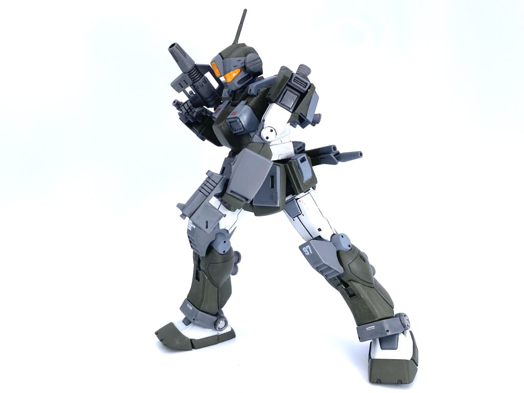 スプレーガンとハンドガンを携行武器としています。取り回しのいい武器はかっこいいのだ✨