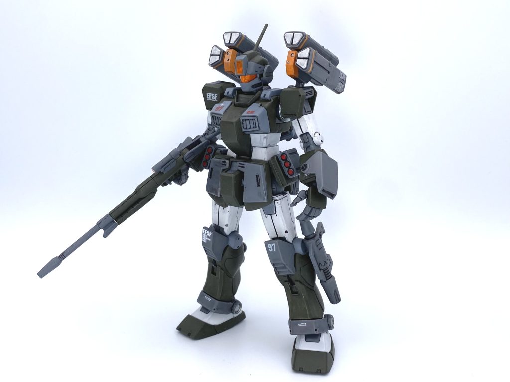 追加装備です!!頭部バイザーは実はレジン複製してます。百均のレジン液はじめて使ったんですけどなかなか良くならなくて結構失敗しました。少し気泡残ってるのは内緒だぞ〜✋バックパックはジムスナイパーカスタム付属のミサイルです。元々の頭部用に作っても良かったんですが、なんかかっこいいのでイケメソ頭部と合わせました。(´>∀<｀)ゝ 