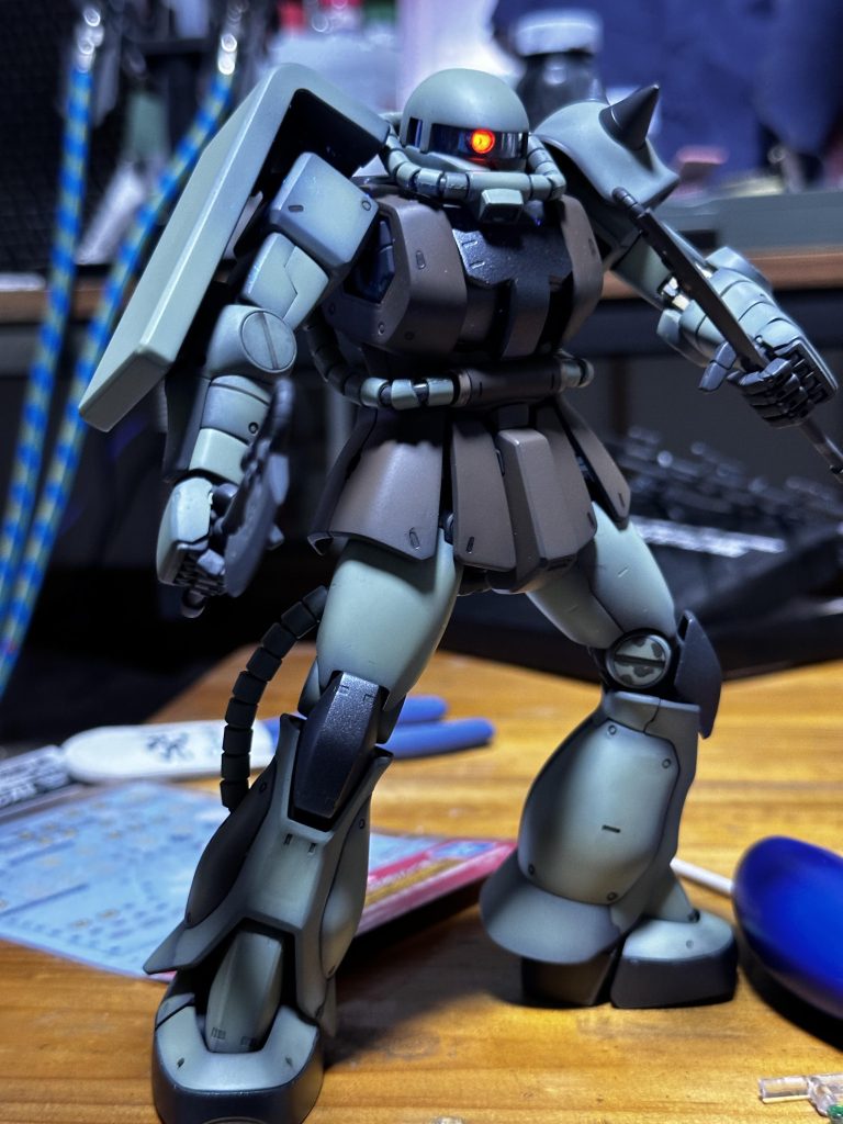 デカール、トップコート、ウェザリング前です。男らしくヒートホークで行ってやんよ!的な感じでポーズ決めてます。