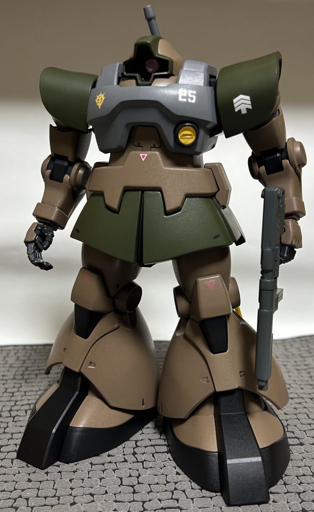 今年最後の制作はドムにしました😉カラーは前に作ったゲルググと一緒です😅特にこだわりもなく、そのまま組み立てて塗装のみです😓