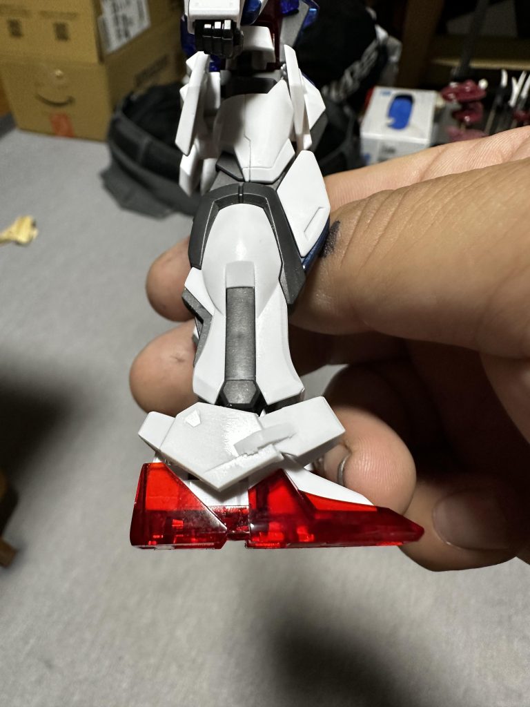 クリアーパーツを活かしたくて塗装は行ってません。クリアーパーツは金ヤスリで削った後400→600→800→1000→2000→4000→6000→8000→10000までペーパーかけしてます。