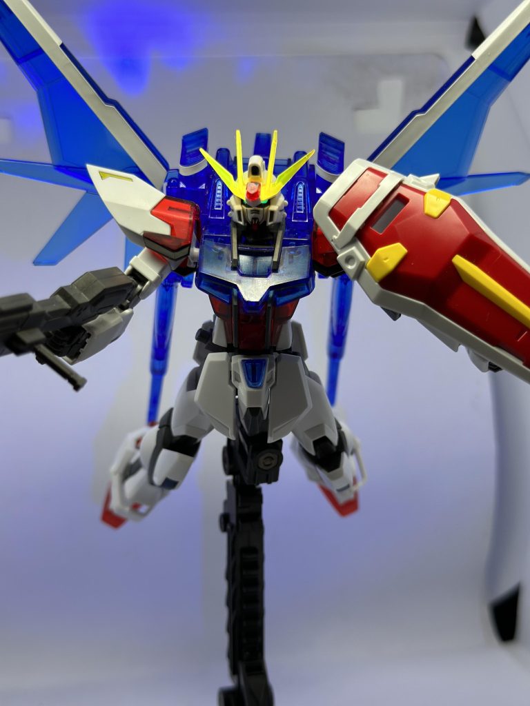 一応目は蛍光イエローで塗装してますが黄緑になってますね。。ブラックライトで目とクリアーパーツのアンテナも光ります。