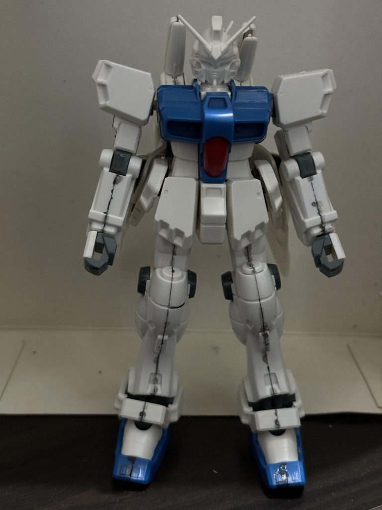 仮組み。旧キットなのでもちろん合わせ目も多いですが、後ハメ加工もそこまでないので割と作りやすかったです。というか顔真っ白...塗装のやりがいがありますね...wちなみに仮組後に分解して腰等いくつかピンを折ってしまいました...