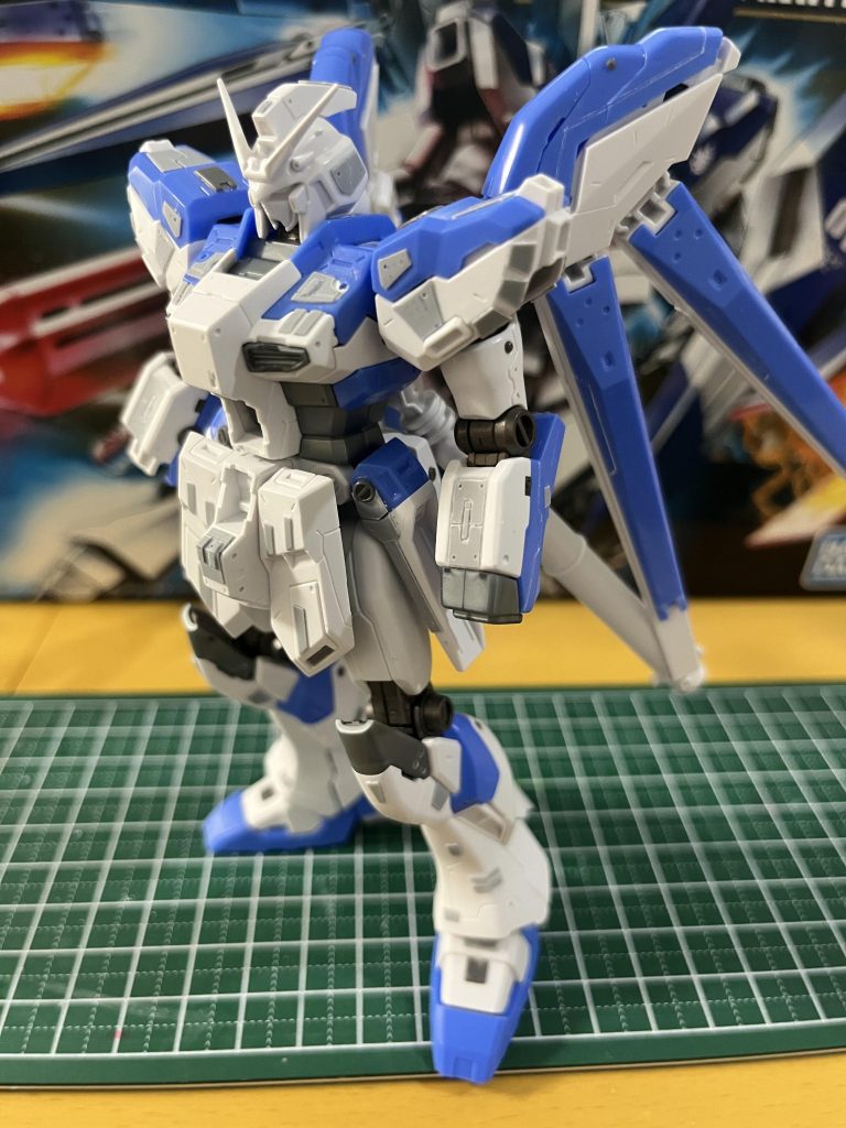 塗装前。スジ彫り、プラ板加工はほぼ完了していますが、場所によってディテールの差が……。都度全体を見ながら考えないといけませんね。