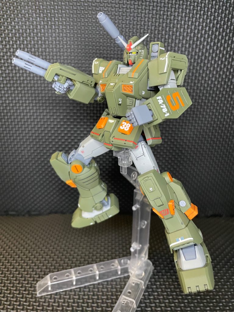 パッケージ風のポーズ。