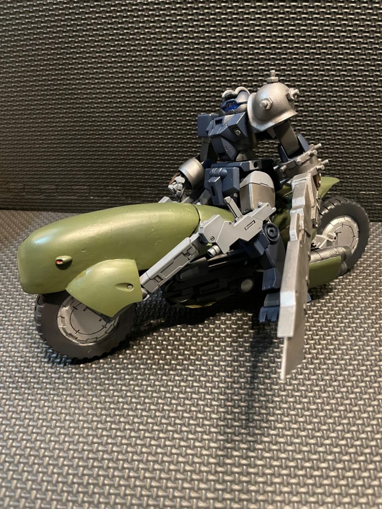 バイク。フロント部分は手直ししようと思いつつ手付かず。